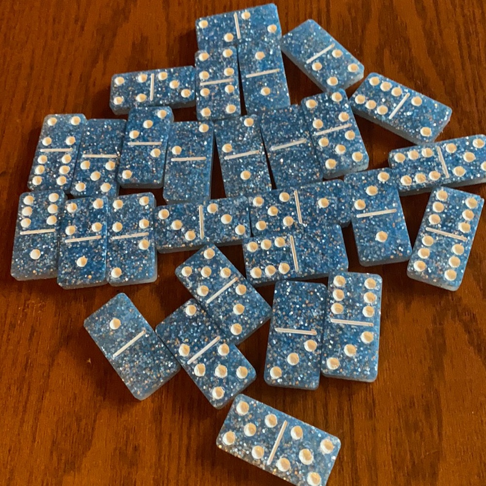 Resin set of dominos